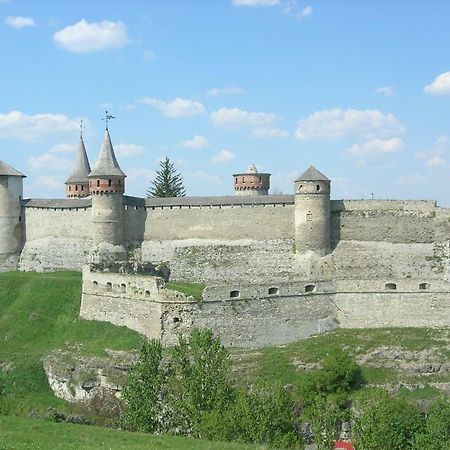 Апартаменты Вероника Kamjanets-Podilsky Buitenkant foto